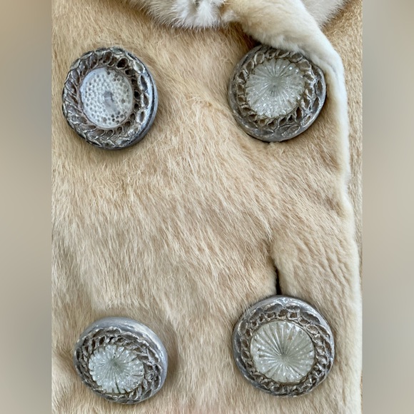 Vintage Montaldo’s Champagne Fur Coat—Size Medium - Picture 2 of 12